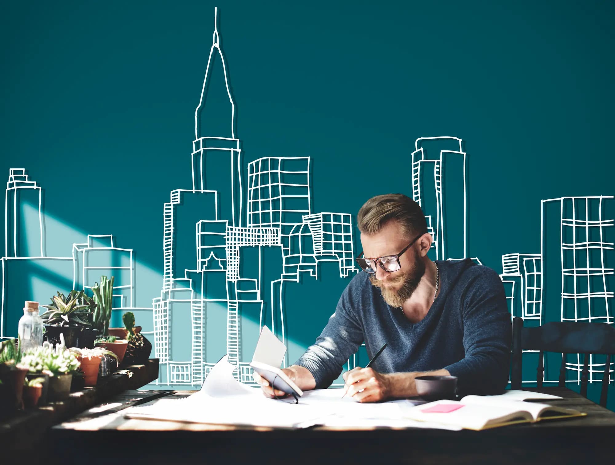 Investor analyzuje výnosy z nemovitostí s přehledem města v pozadí